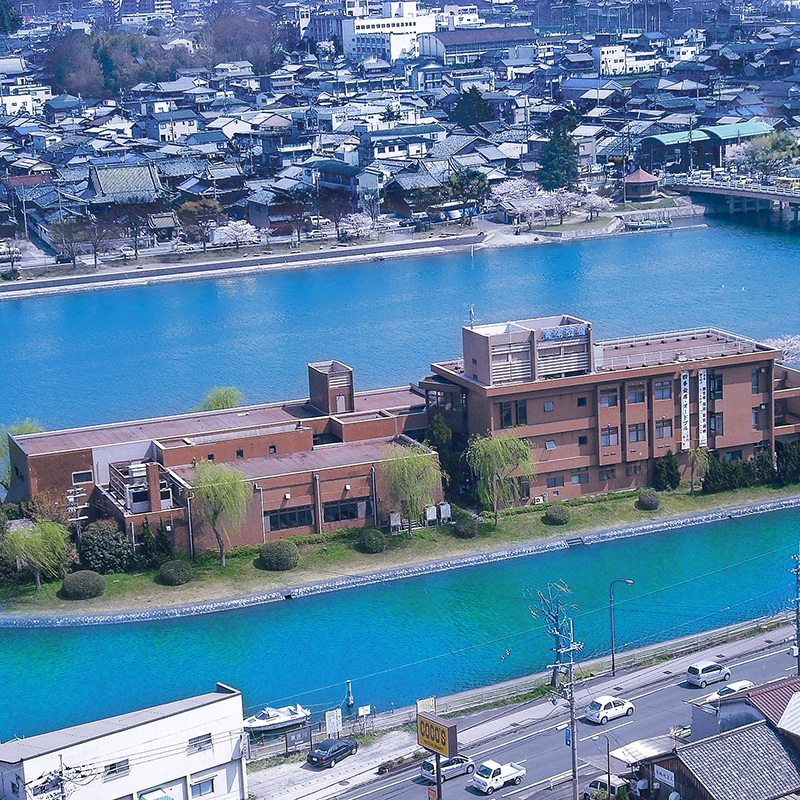滋賀県青年会館 全景（空撮）