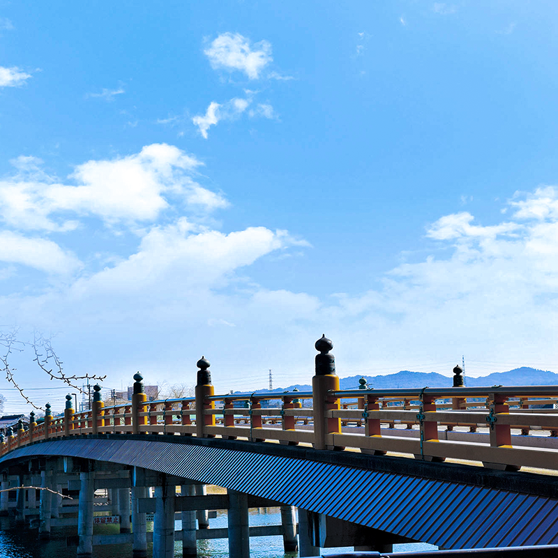 瀬田唐橋 ― 滋賀県青年会館のすぐそばに位置する歴史的名橋